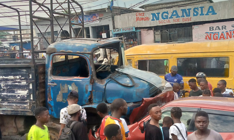 Kinshasa : deux accidents de circulation violents sur le boulevard Lum [...]